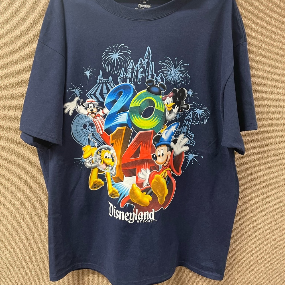 Disneyland Resort 💙Vintage Navy Blue Short Sleeve Tee, size XL UNISEX